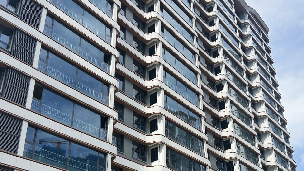 寶潤達鋁單板+氟碳一體板打造神木鳳凰城幕墻新標(biāo)桿 寶潤達鋁單板+氟碳一體板打造神木鳳凰城幕墻新標(biāo)桿